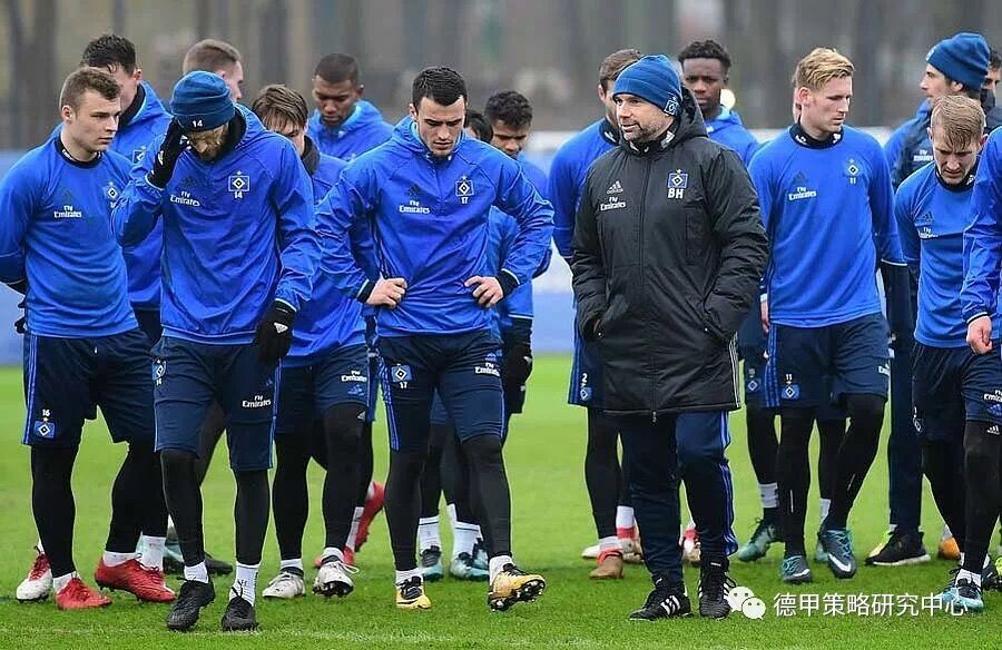 汉堡队员状态不稳,教练组加紧调整 汉堡队员状态不稳,教练组加紧调整