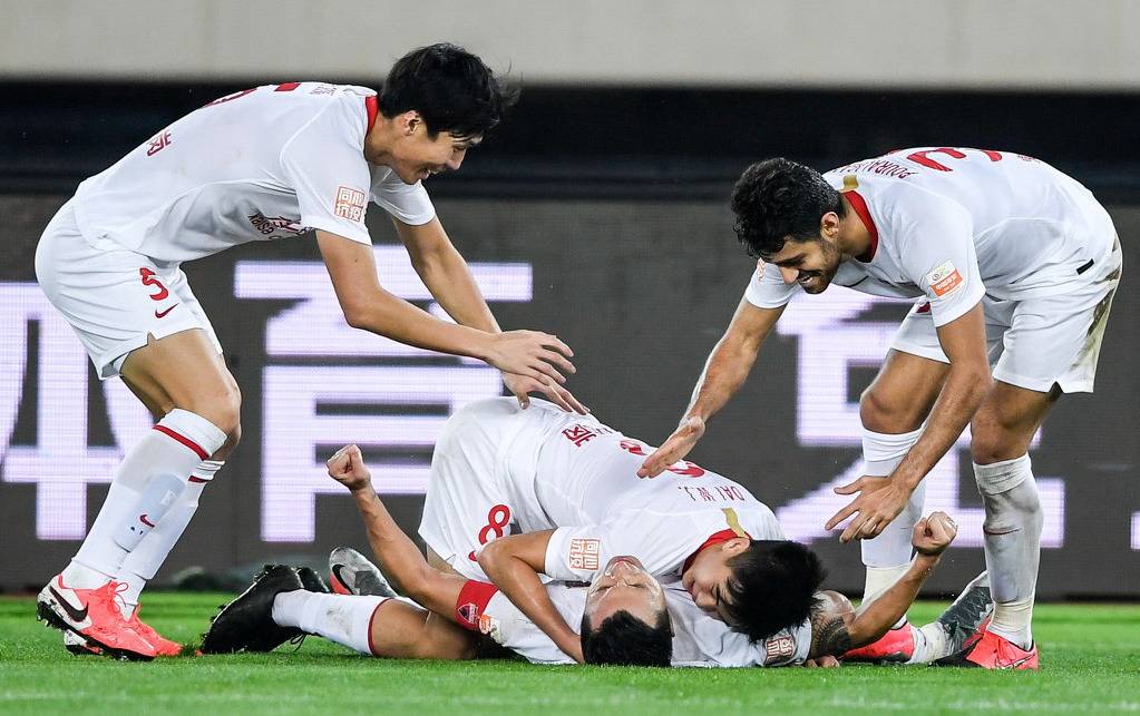 深圳佳兆业客场逆转大连人,保持连胜 深圳佳兆业客场逆转大连人,保持连胜