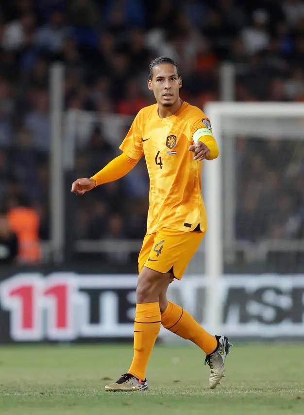 希腊球员突破突入禁区,率球队拿下比赛 希腊球员突破突入禁区,率球队拿下比赛