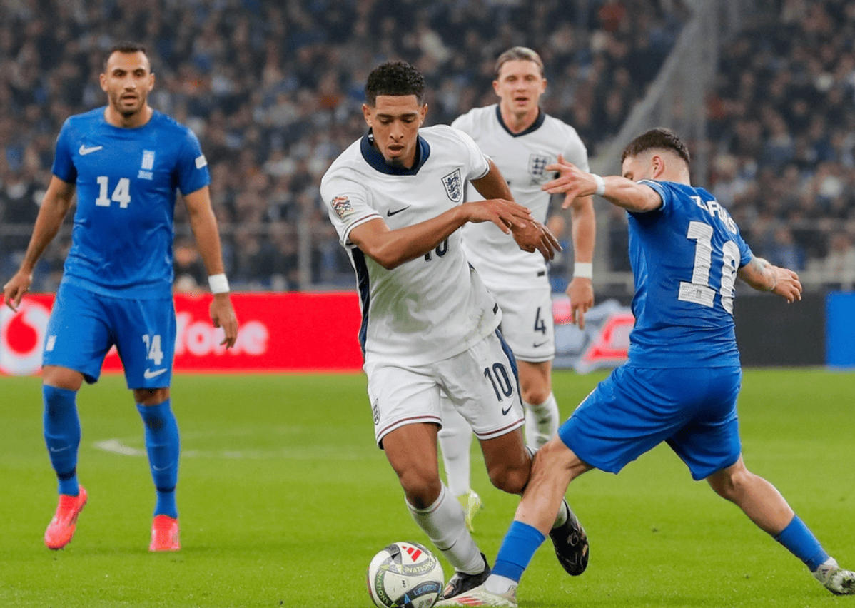 希腊球员突破突入禁区,率球队拿下比赛 希腊球员突破突入禁区,率球队拿下比赛