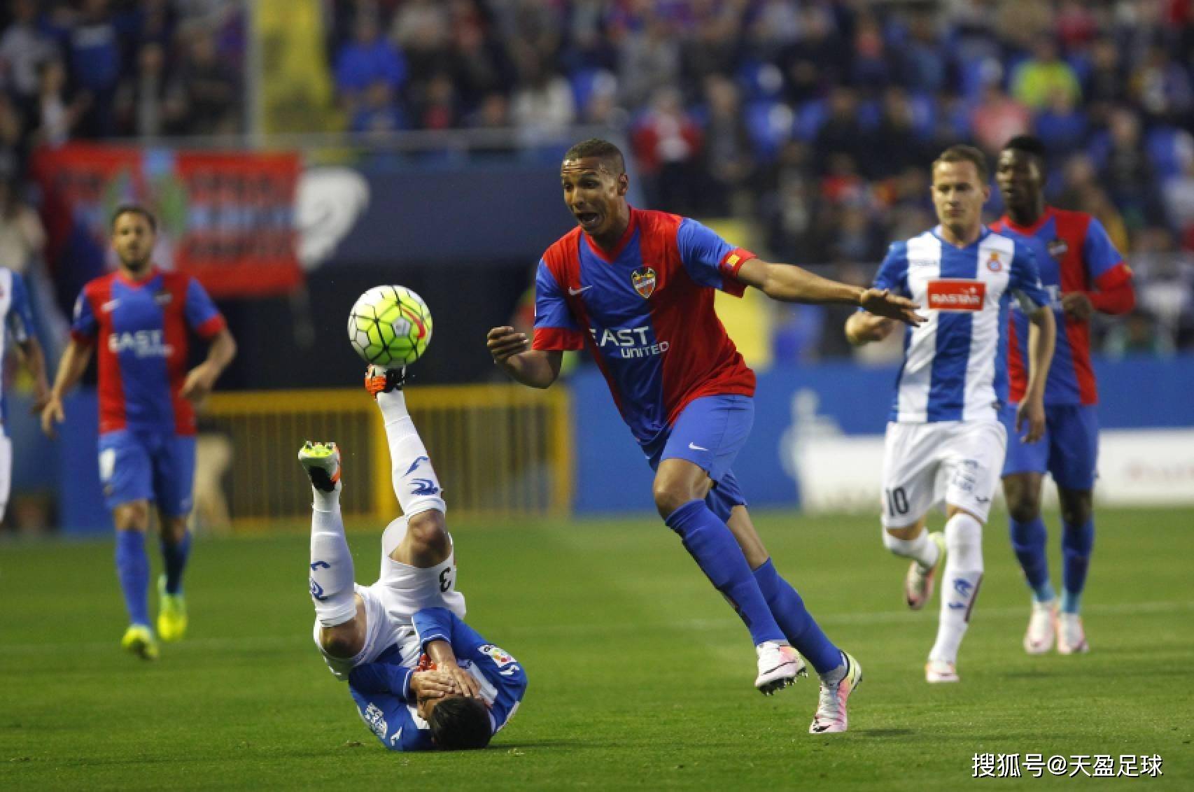 阿尔梅里亚击败莱万特,取得三连胜 阿尔梅里亚击败莱万特,取得三连胜