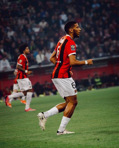 里尔主场逼平里昂,法甲升级前景仍良好 里尔主场逼平里昂,法甲升级前景仍良好