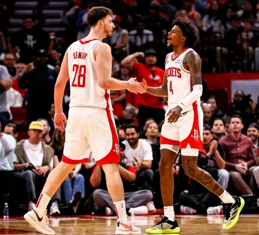 明星球员表现抢眼,球队整体风格逐渐显现 明星球员表现抢眼,球队整体风格逐渐显现