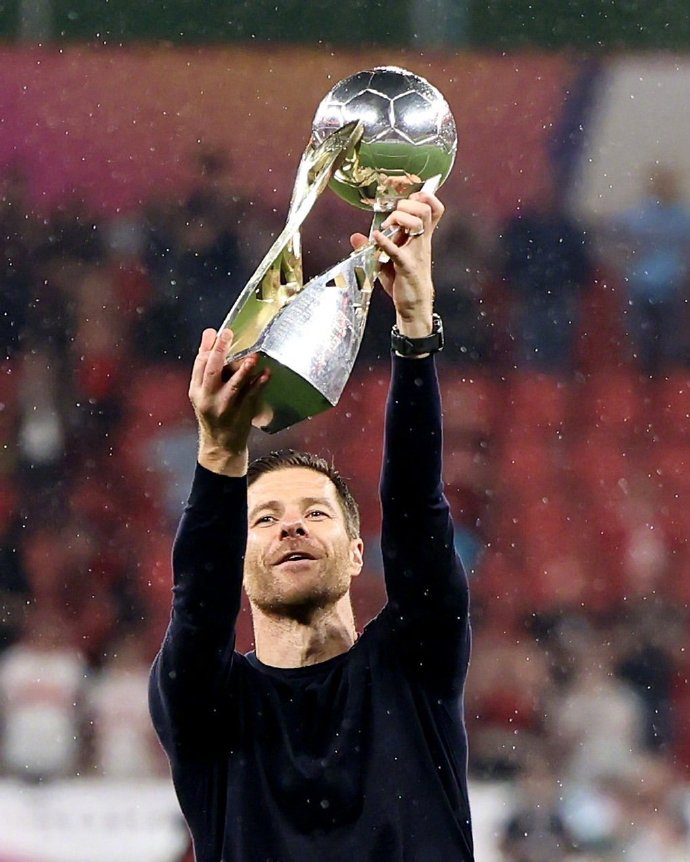 勒沃库森球员拼搏精神,一往直前克敌制胜 勒沃库森球员拼搏精神,一往直前克敌制胜