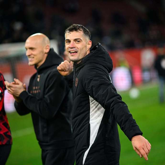 勒沃库森球员拼搏精神,一往直前克敌制胜 勒沃库森球员拼搏精神,一往直前克敌制胜