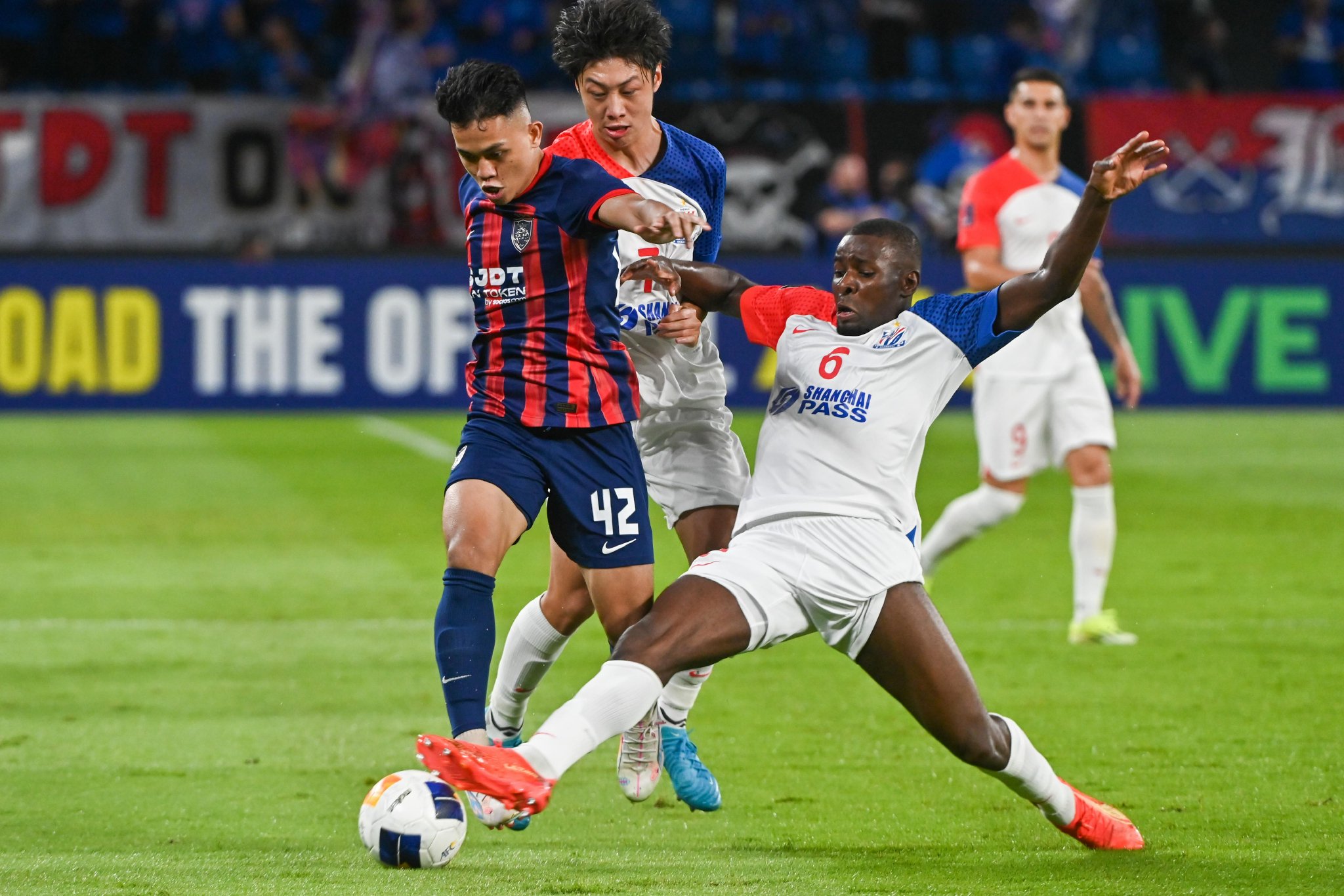 重庆力帆主场遭遇上海绿地申花逆转 重庆力帆主场遭遇上海绿地申花逆转