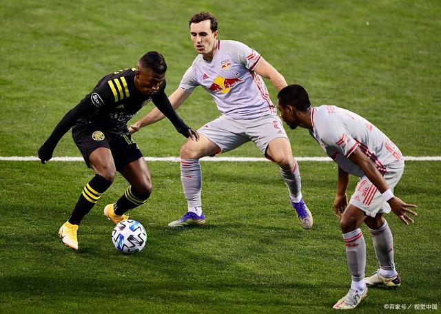 阿尔克马尔踢出攻击足球,积分榜稳固 阿尔克马尔踢出攻击足球,积分榜稳固