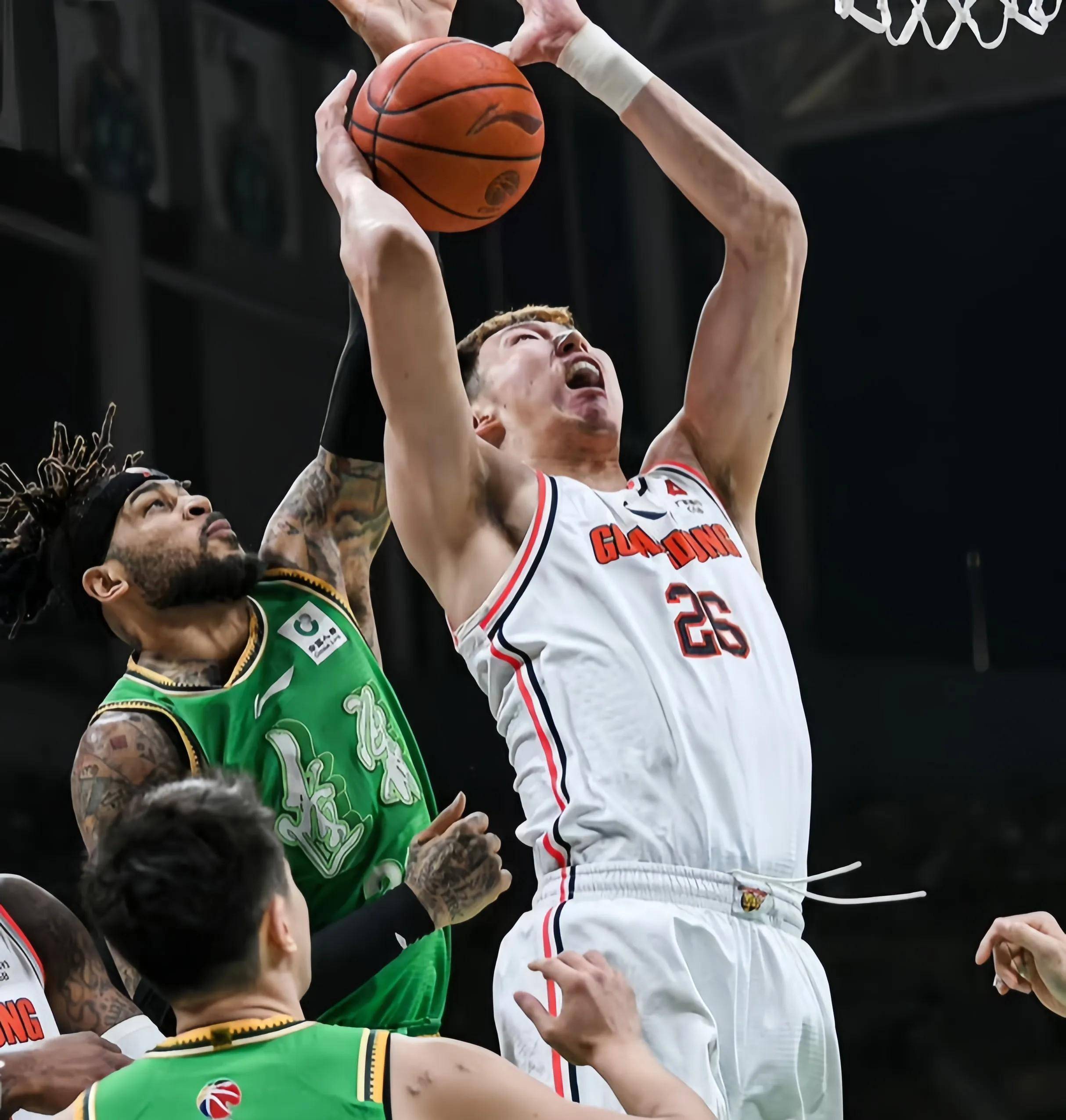 篮球比赛的热度越来越高,吸引众多球迷 篮球比赛的热度越来越高,吸引众多球迷