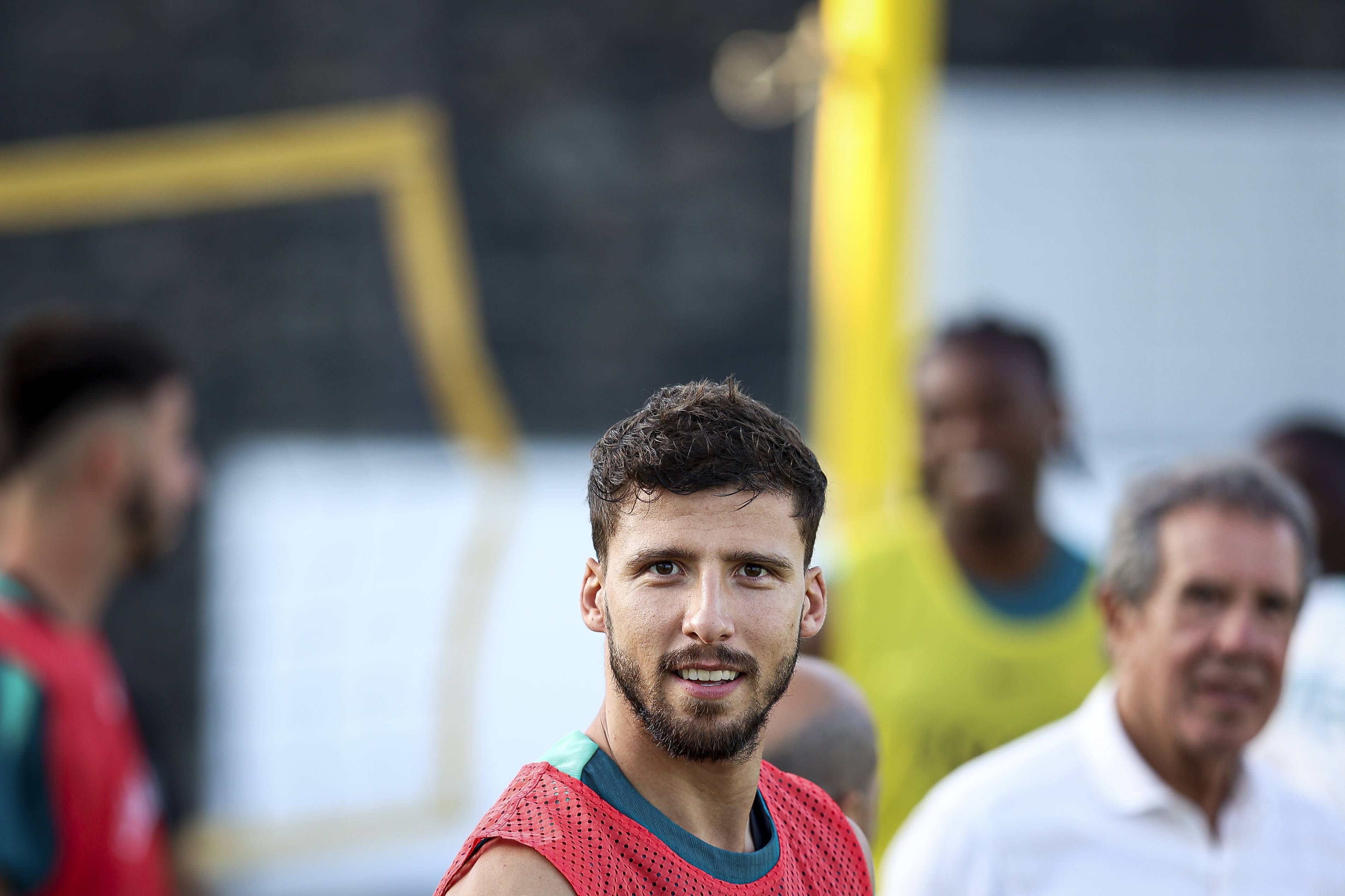 葡萄牙国家队备战面对立陶宛的挑战 葡萄牙国家队备战面对立陶宛的挑战