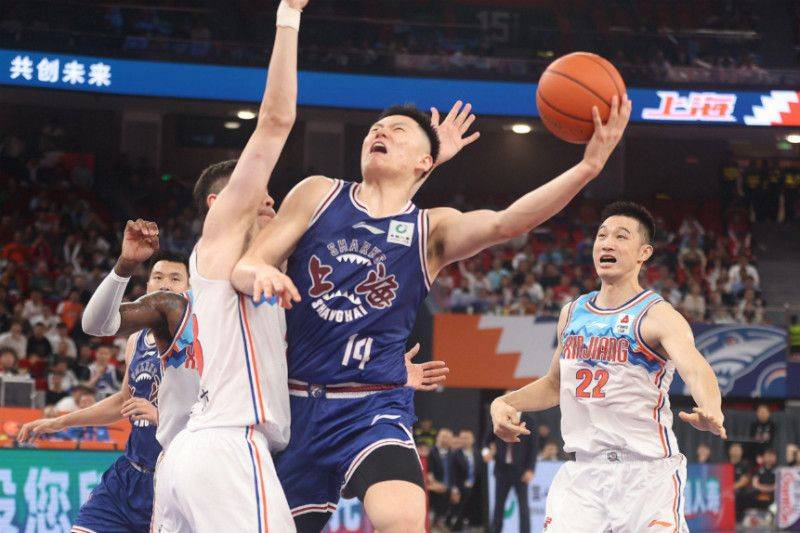 摩纳哥球员备战认真,力图在下一场比赛中有所突破 摩纳哥球员备战认真,力图在下一场比赛中有所突破