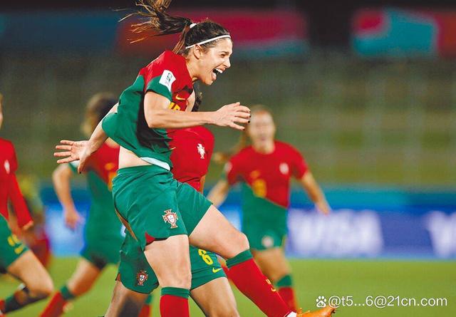 荷兰女足大比分胜对手,轻松晋级半决赛 荷兰女足大比分胜对手,轻松晋级半决赛