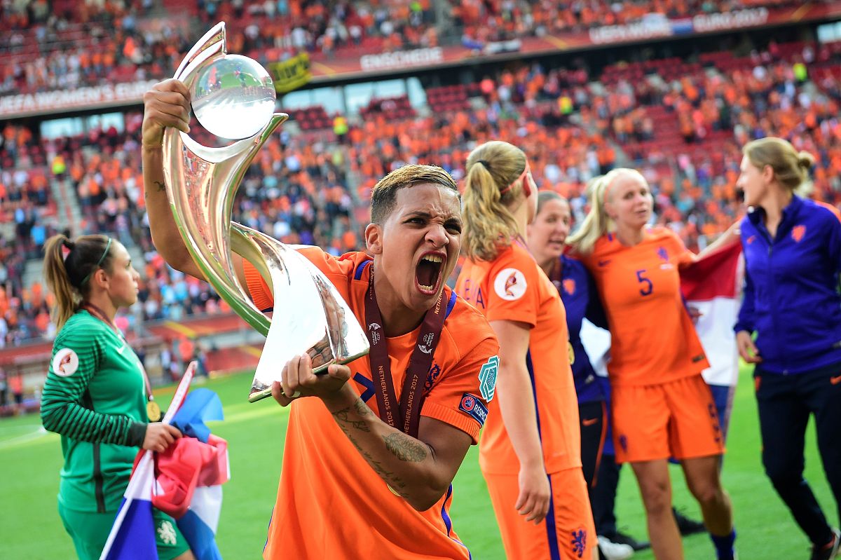 荷兰女足大比分胜对手,轻松晋级半决赛 荷兰女足大比分胜对手,轻松晋级半决赛