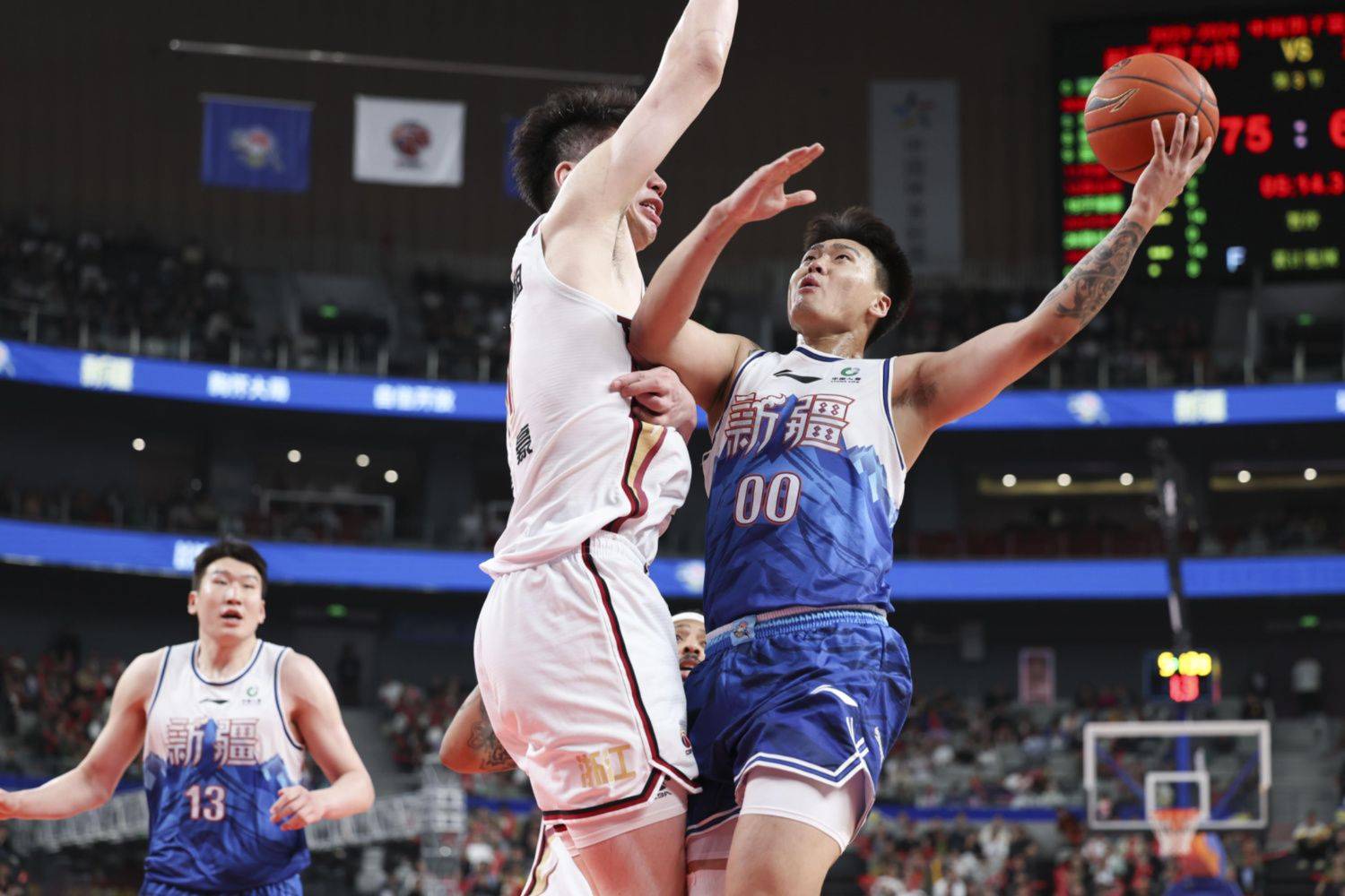 新疆反超四川:外援发威护航,实现胜利逆袭 新疆反超四川:外援发威护航,实现胜利逆袭