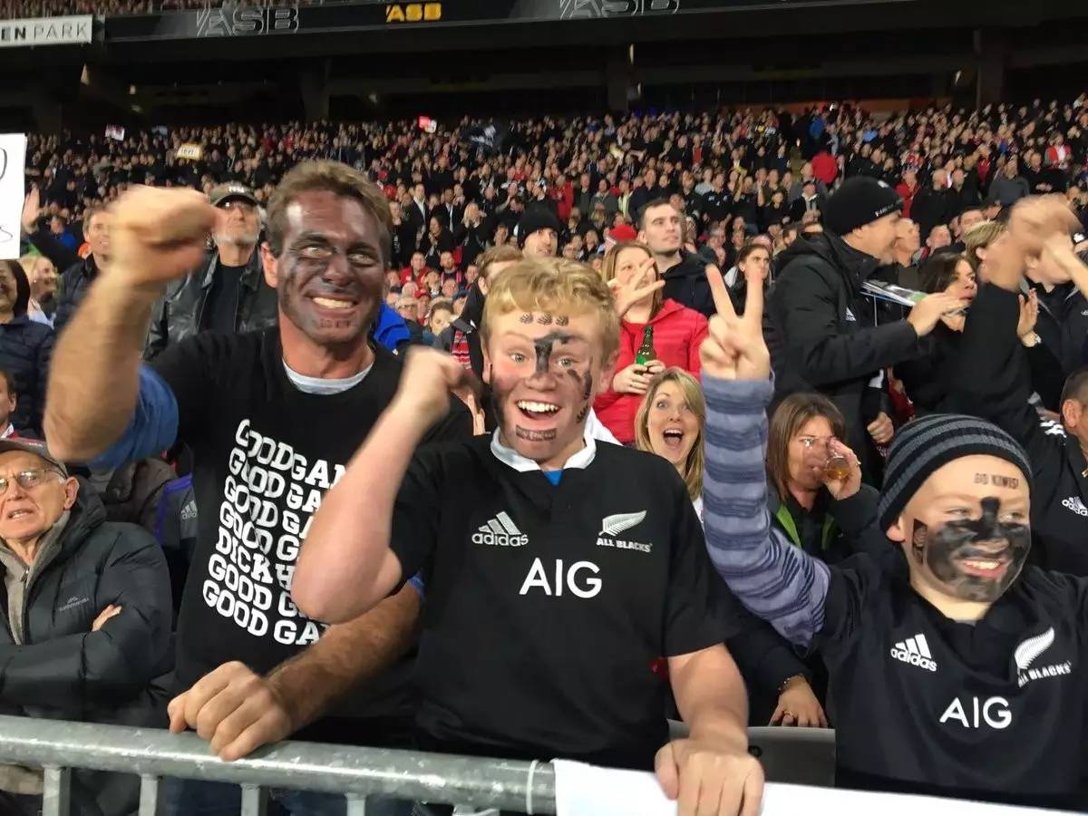 新西兰联赛火爆开球,球迷狂热支持 新西兰联赛火爆开球,球迷狂热支持