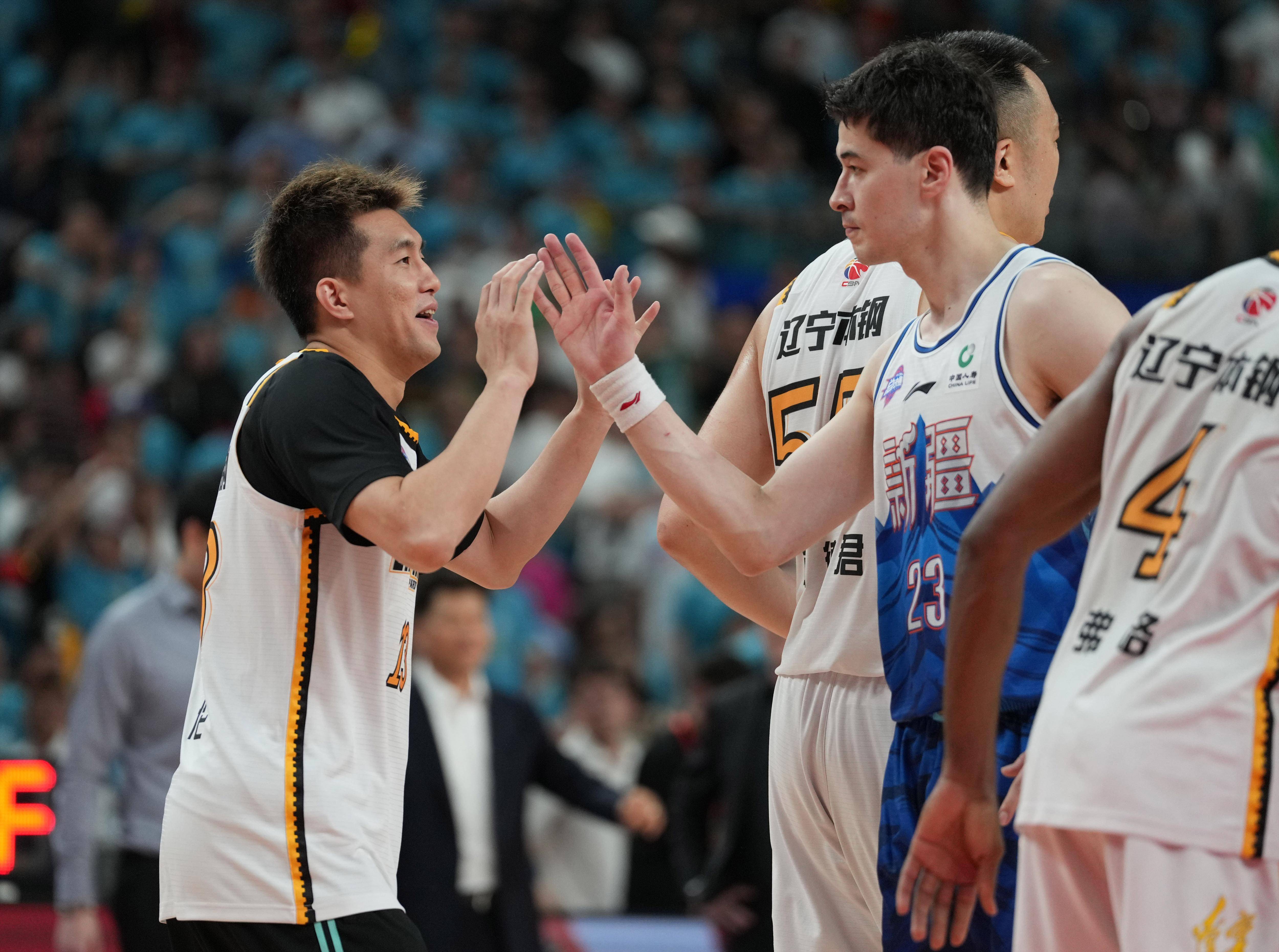 辽宁男篮轻松获胜,雄踞榜首 辽宁男篮轻松获胜,雄踞榜首