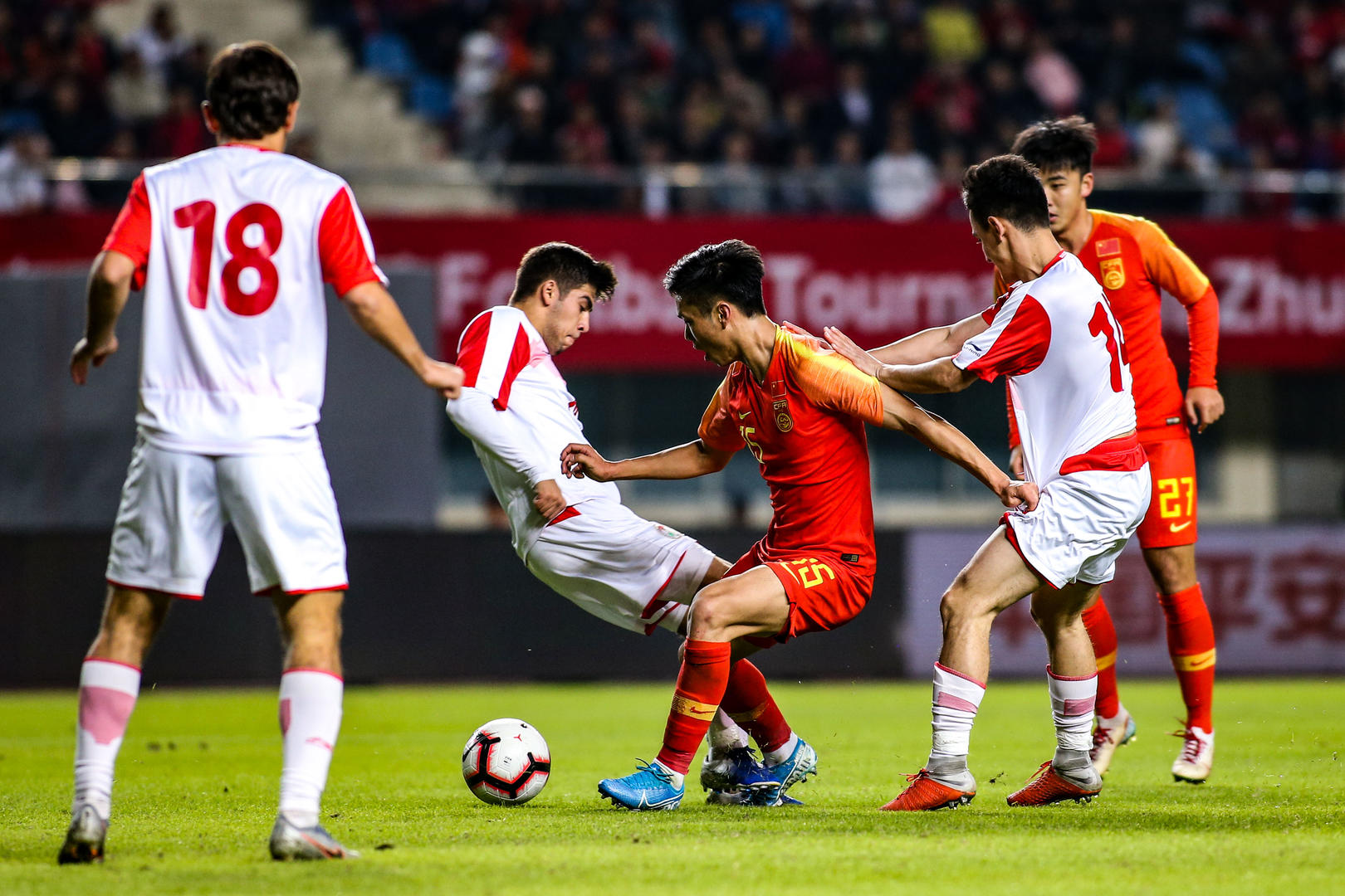 双方实力拮据,胜利归队一方 双方实力拮据,胜利归队一方