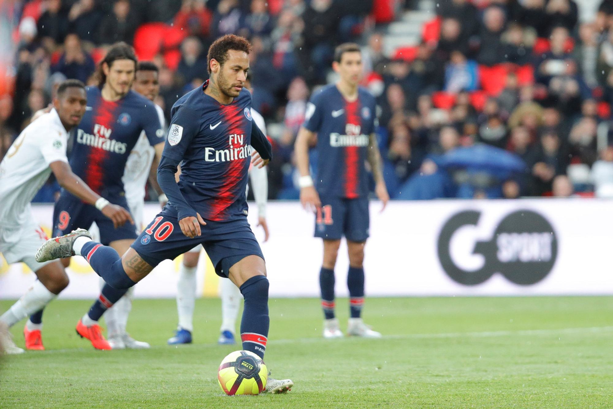 尼斯坐镇主场战平甘冈,保级道路漫长 尼斯坐镇主场战平甘冈,保级道路漫长