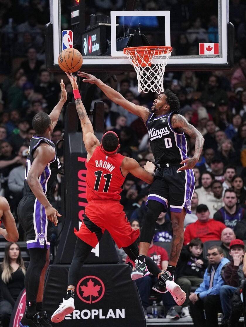 尼斯狂胜对手,力压对手取得胜利 尼斯狂胜对手,力压对手取得胜利