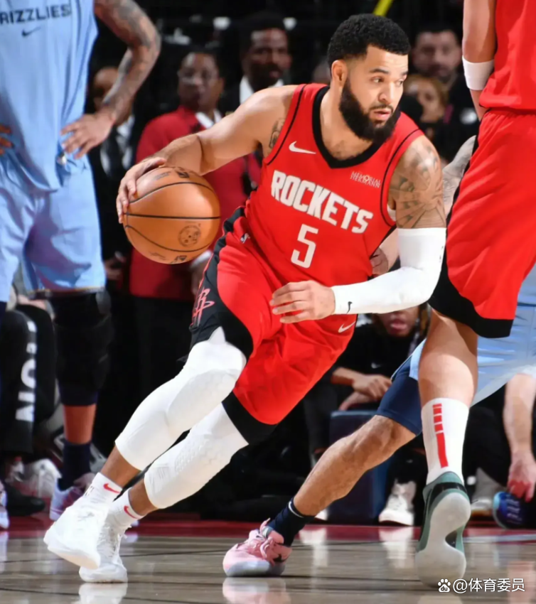 灰熊主教练赞队员表现稳健,球队士气高涨全力备战 灰熊主教练赞队员表现稳健,球队士气高涨全力备战