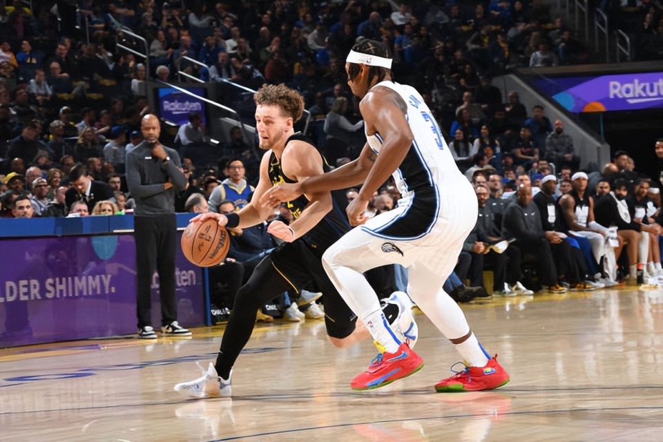 勇士主力伤愈复出,球队备战全力 勇士主力伤愈复出,球队备战全力