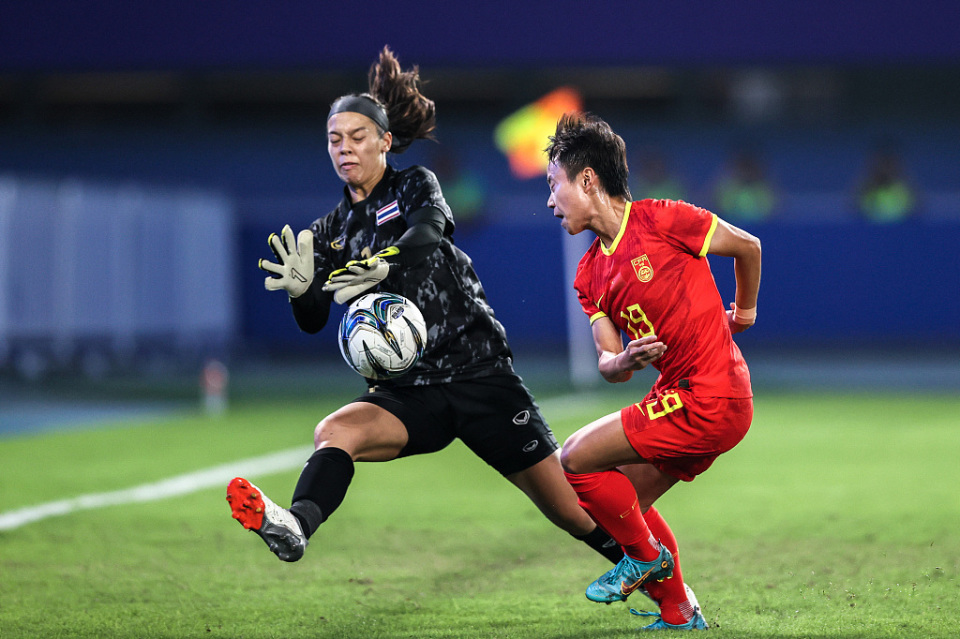 中国女足球员挺进国际足球赛巅峰擂台 中国女足球员挺进国际足球赛巅峰擂台