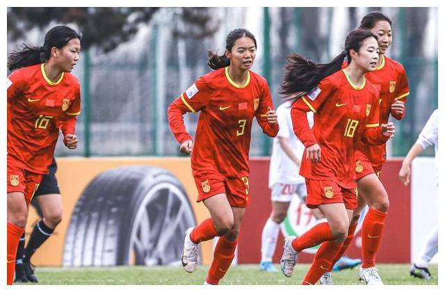 中国女足球员挺进国际足球赛巅峰擂台 中国女足球员挺进国际足球赛巅峰擂台