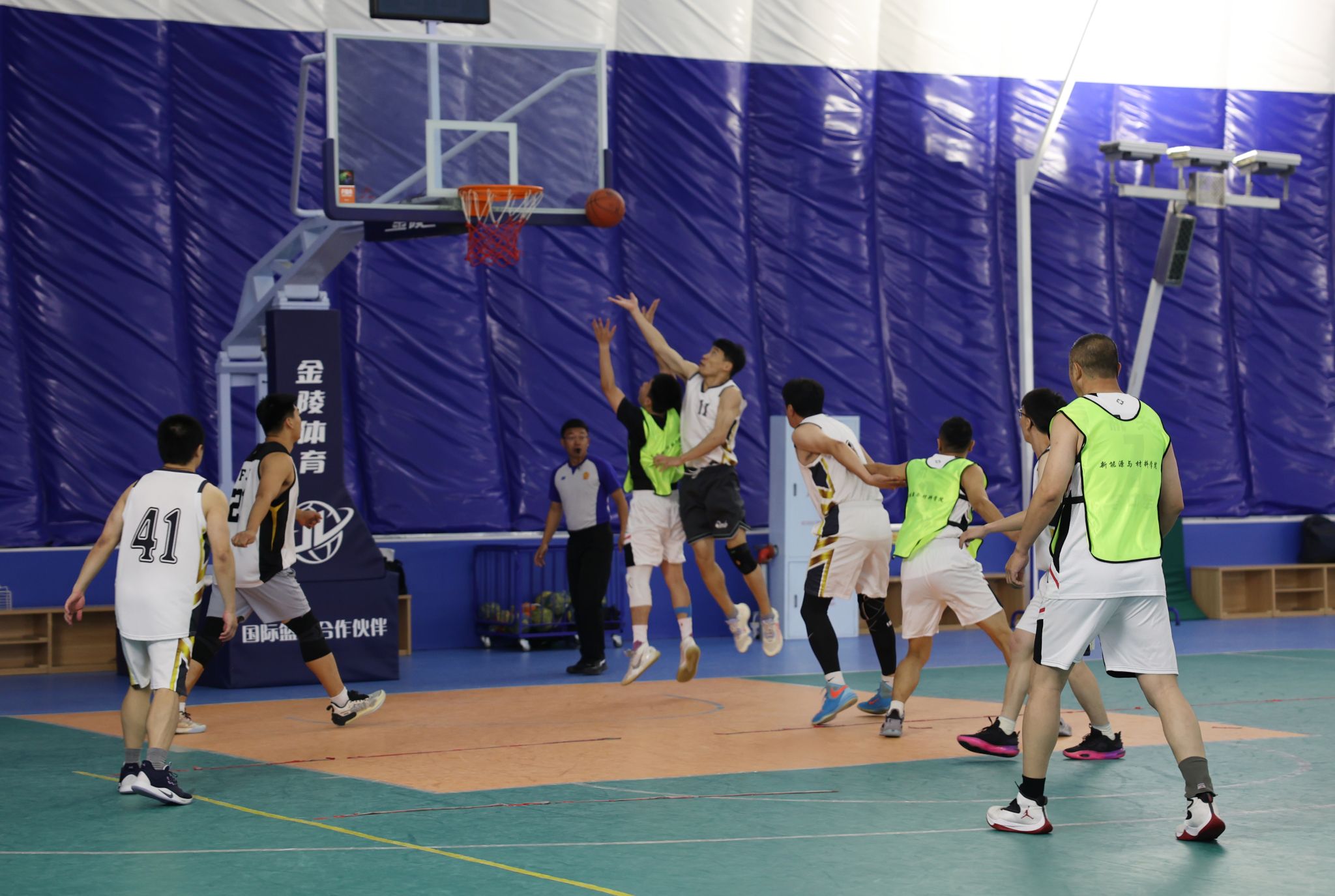 职业篮球比赛引爆体育圈热潮 职业篮球比赛引爆体育圈热潮