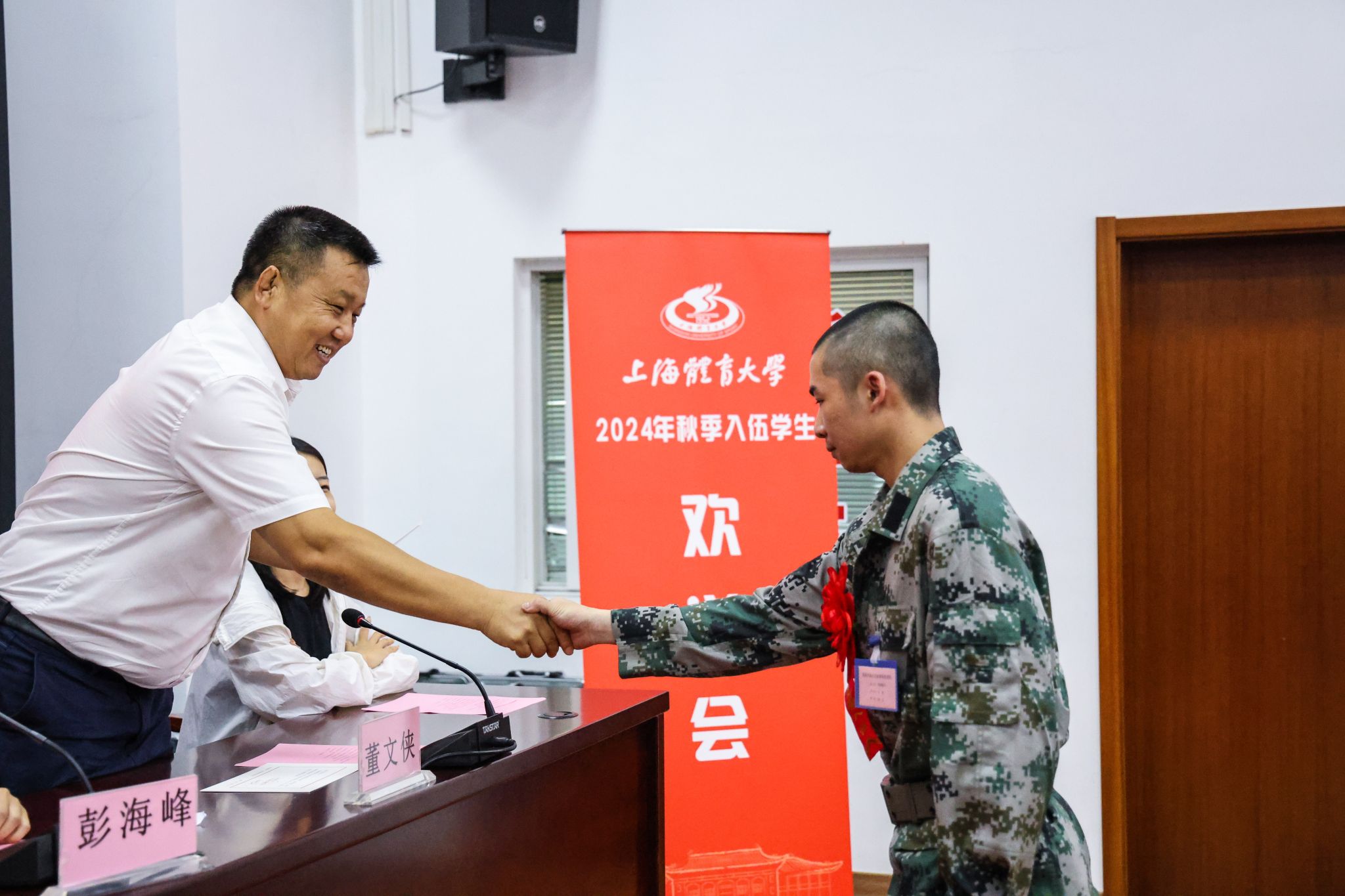 特训成功!球队集体参加军事训练,团结一致 特训成功!球队集体参加军事训练,团结一致