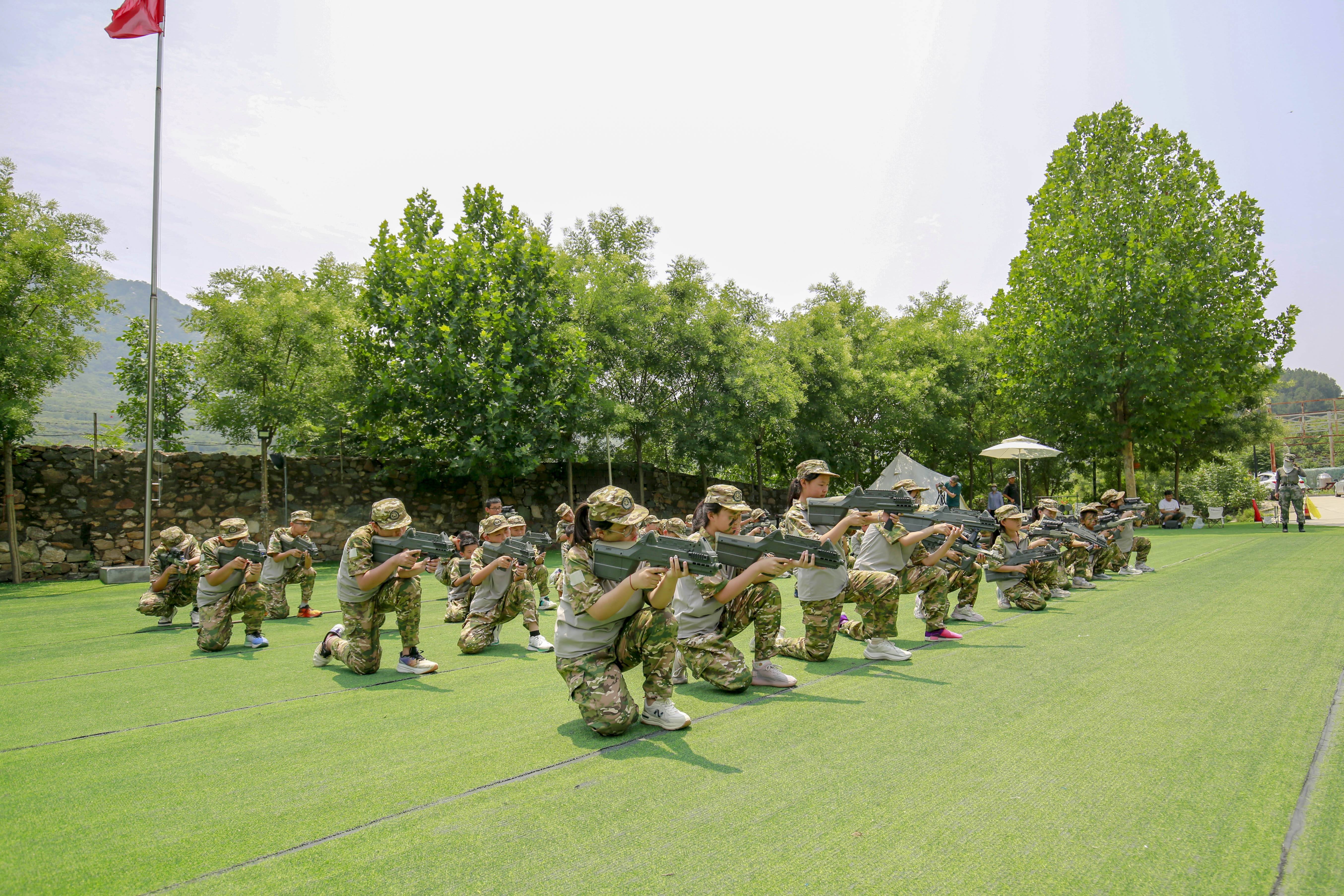 特训成功!球队集体参加军事训练,团结一致 特训成功!球队集体参加军事训练,团结一致