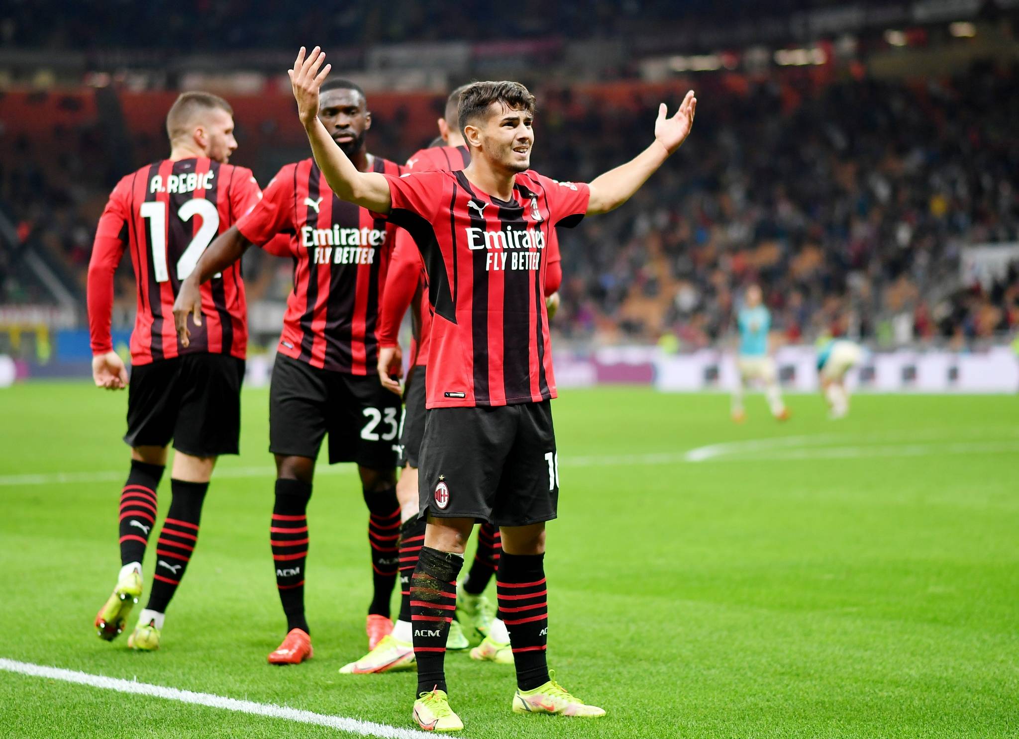 AC米兰赢得关键胜利,积分榜逼近前三 AC米兰赢得关键胜利,积分榜逼近前三