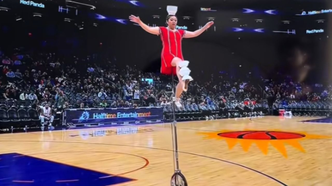 NBA球员在节日活动中秀自己才艺 NBA球员在节日活动中秀自己才艺