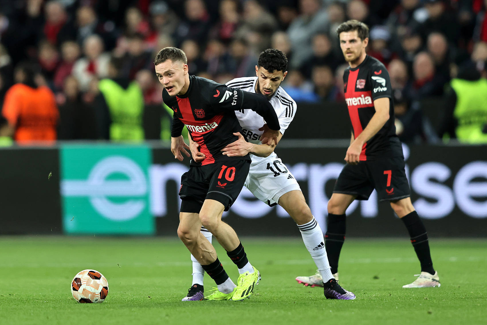 强强对决!法国国内联赛的顶级对抗 强强对决!法国国内联赛的顶级对抗