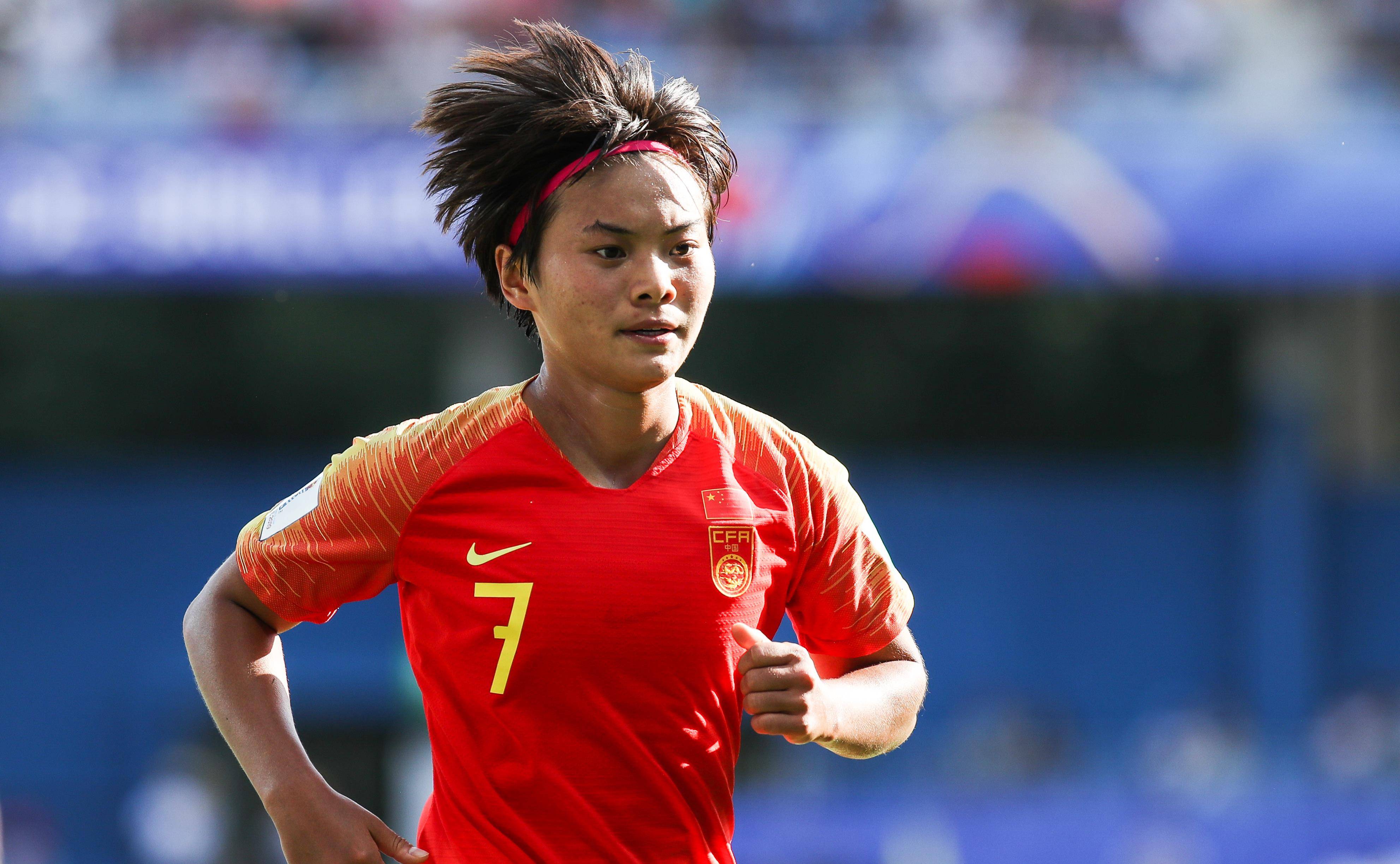 踢出风暴:中国女足在比赛中掀起狂潮 踢出风暴:中国女足在比赛中掀起狂潮