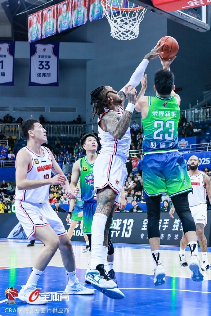 福建队在客场成功逆转山东队,以身残志乱获胜 福建队在客场成功逆转山东队,以身残志乱获胜