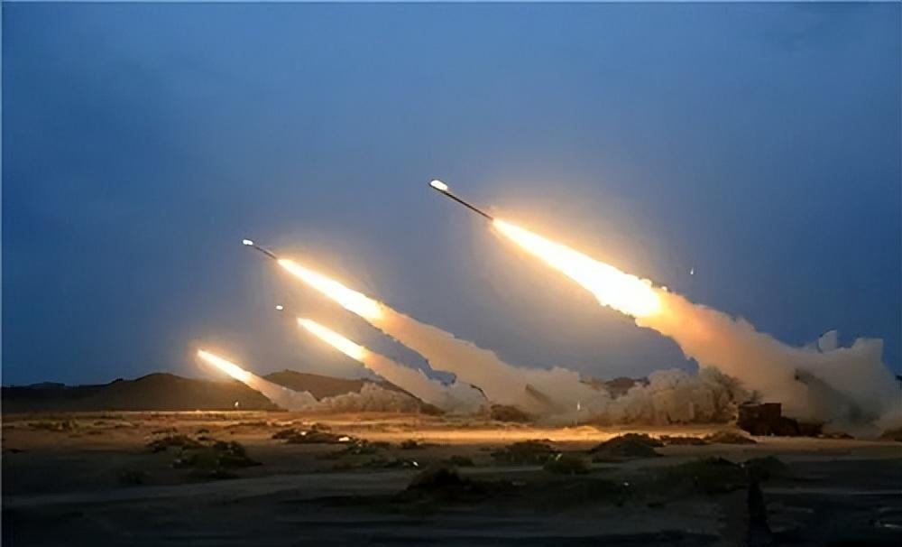 实时:球场上战火升腾,强队对攻紧逼争胜 实时:球场上战火升腾,强队对攻紧逼争胜