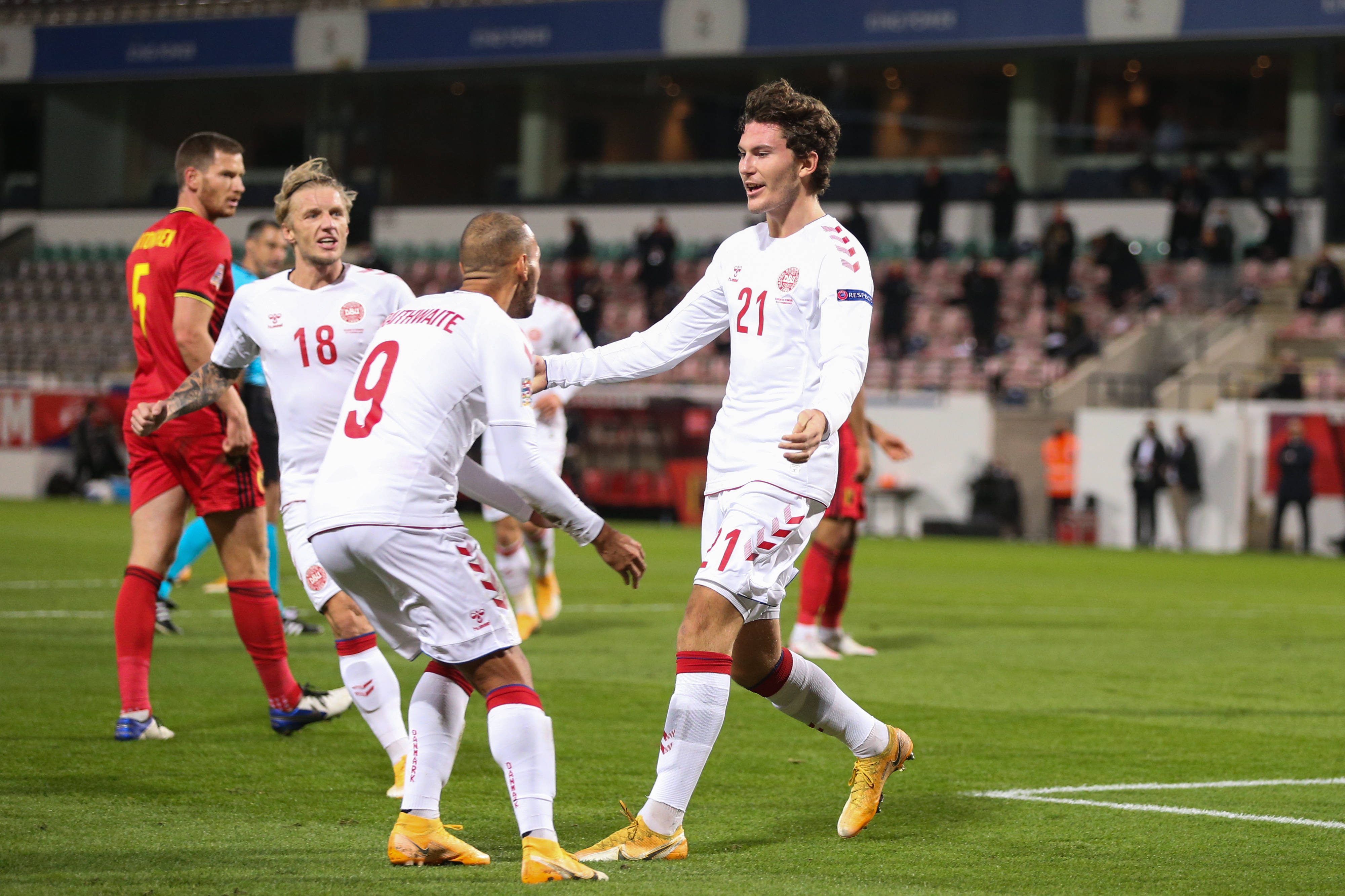 激情不止!国际足球比赛精彩绝伦 激情不止!国际足球比赛精彩绝伦