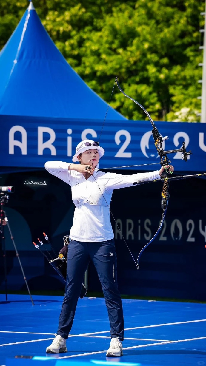 瑞典选手全力以赴,赢得射箭比赛胜利 瑞典选手全力以赴,赢得射箭比赛胜利