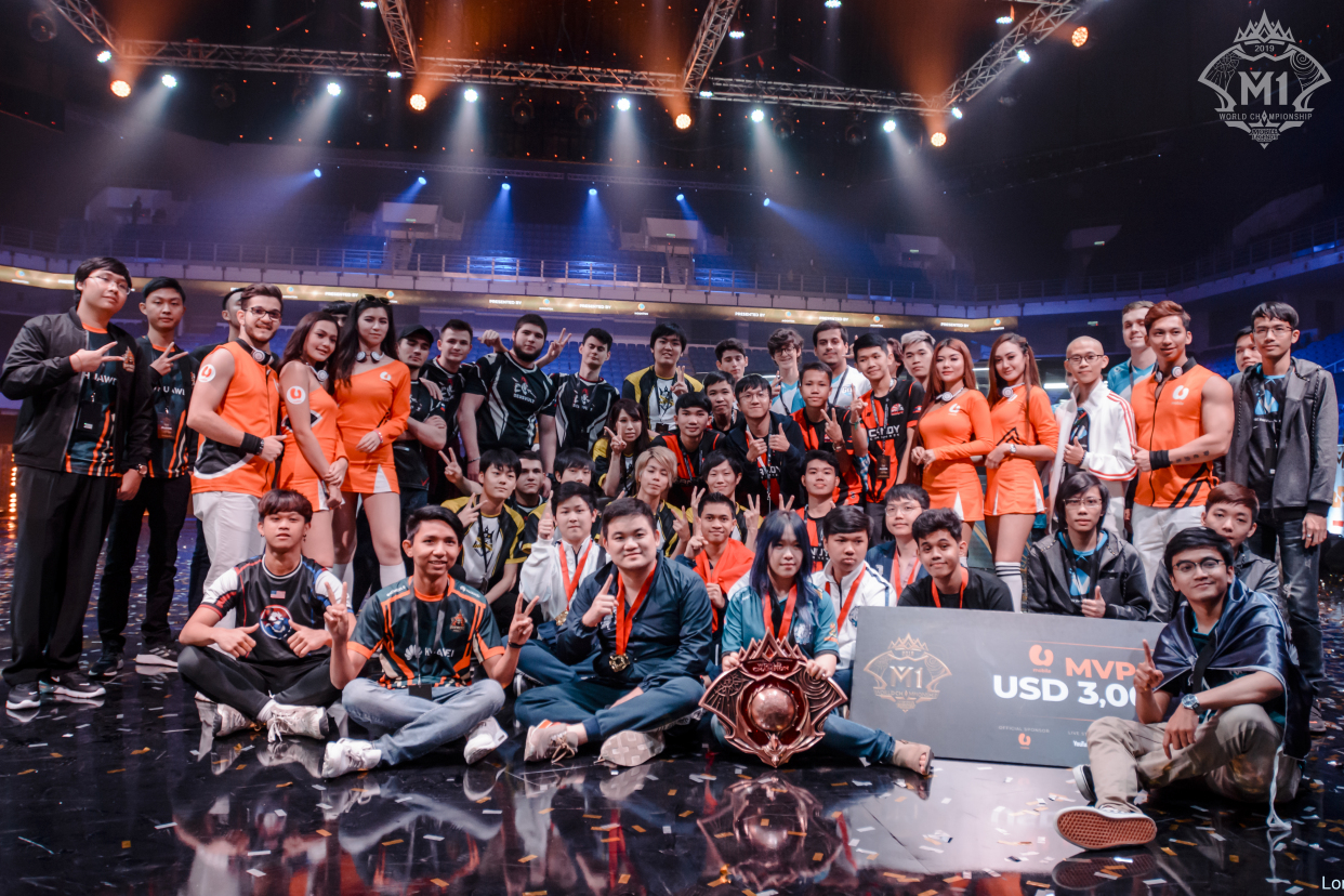 国内外豪强争霸,赛场上气氛火爆 国内外豪强争霸,赛场上气氛火爆