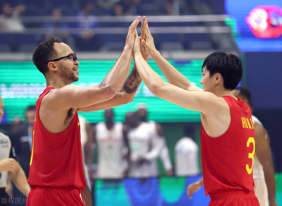 球队倾巢而出,比赛中贡献突出球员频现 球队倾巢而出,比赛中贡献突出球员频现