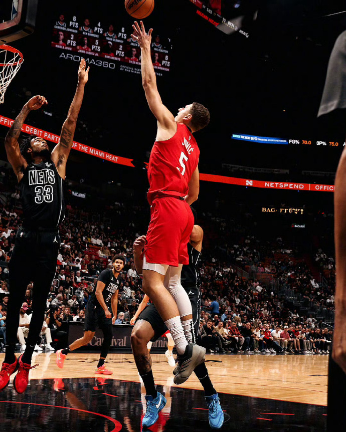 热火外线射手表现抢眼,成为球队得分王 热火外线射手表现抢眼,成为球队得分王