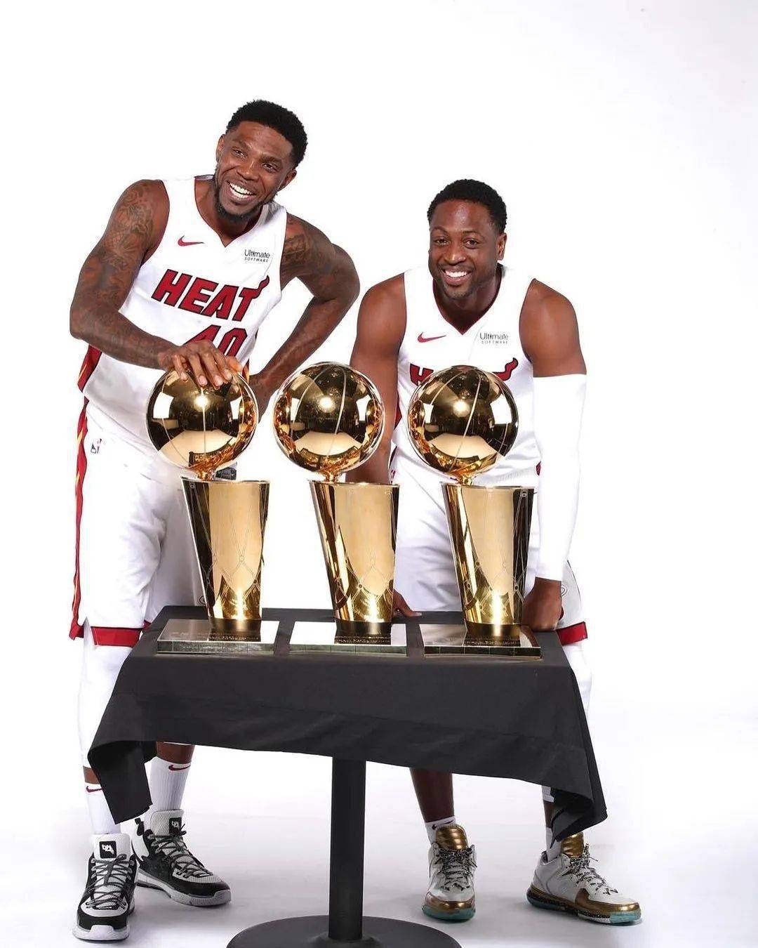 热火球员韦德表现神勇,率队赢得关键胜利 热火球员韦德表现神勇,率队赢得关键胜利