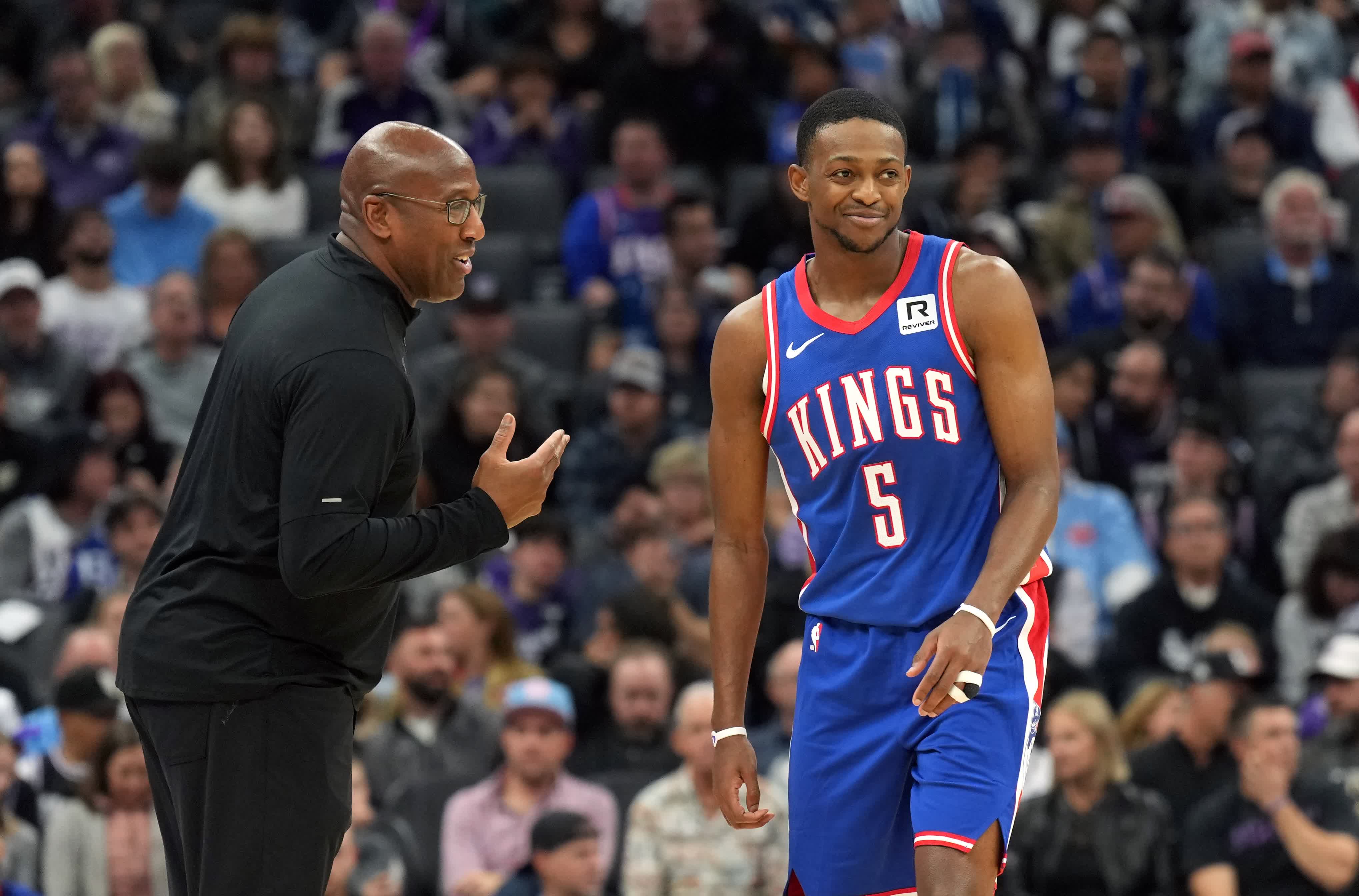 火箭客场告捷,以极小优势击败国王队 火箭客场告捷,以极小优势击败国王队