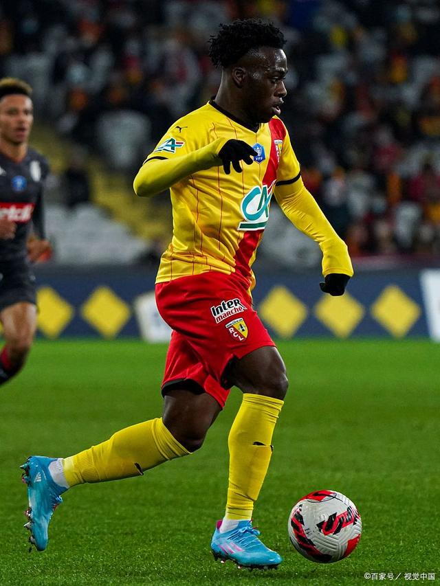 斯特拉斯堡客场横扫朗斯,喜迎胜利 斯特拉斯堡客场横扫朗斯,喜迎胜利