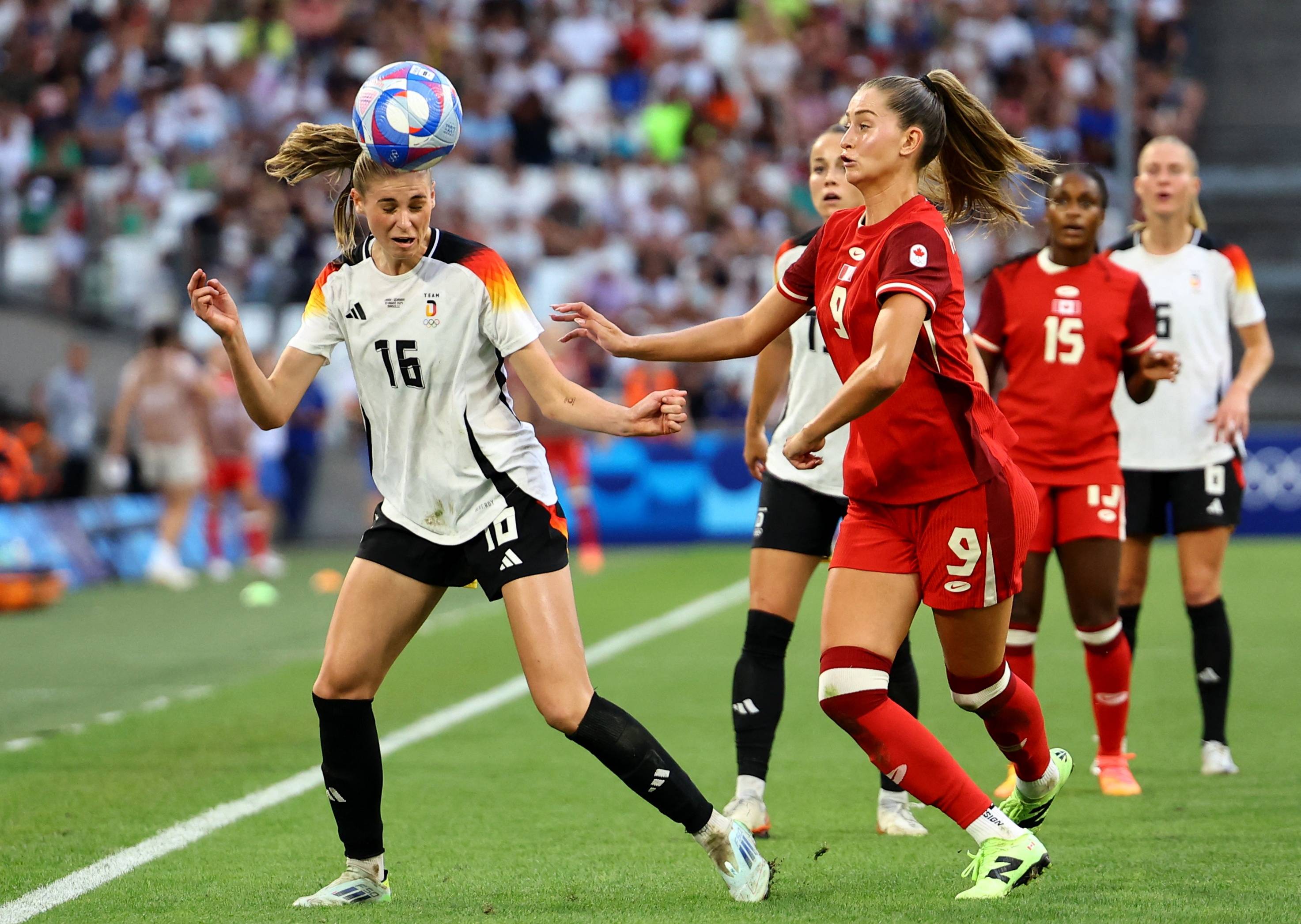 欧洲足球女子联赛中的精彩对决 欧洲足球女子联赛中的精彩对决