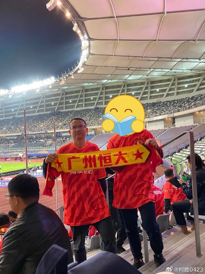 苏宁战平恒大:江苏苏宁队与广州恒大队踢平,形势胶着 苏宁战平恒大:江苏苏宁队与广州恒大队踢平,形势胶着