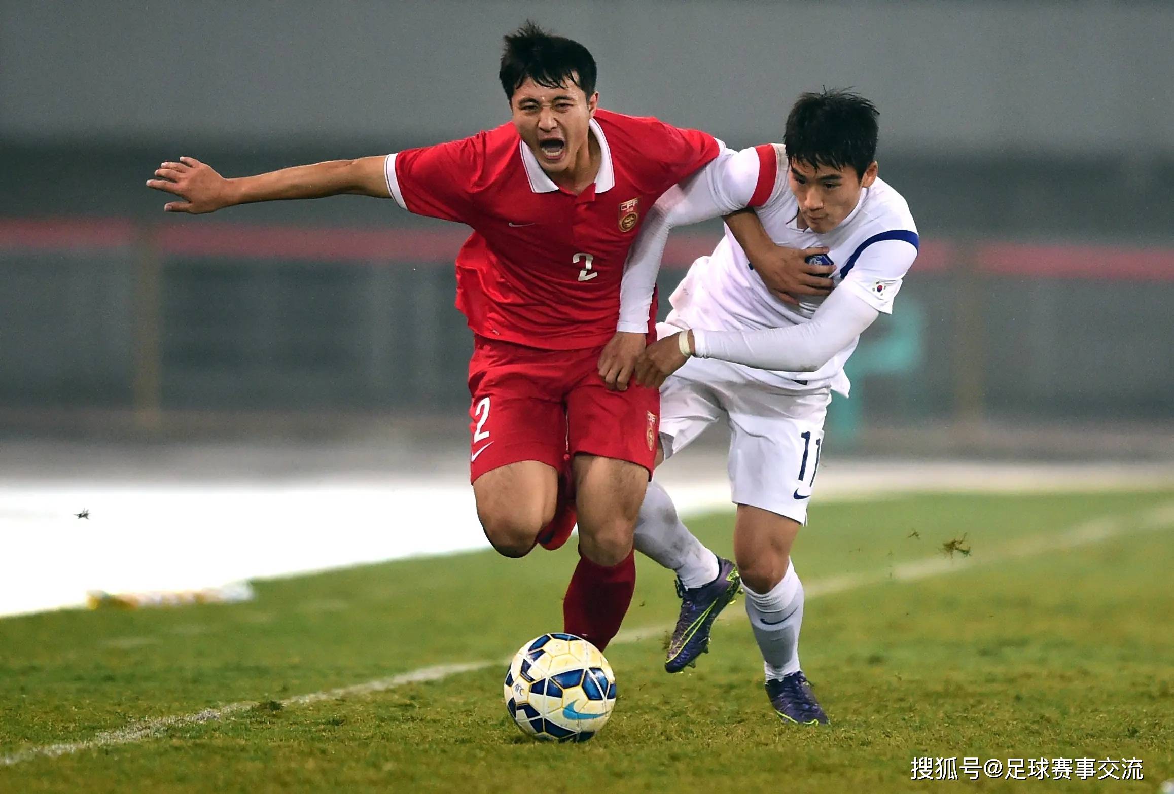 少年足球比赛热火激烈,技战术全方位展示 少年足球比赛热火激烈,技战术全方位展示