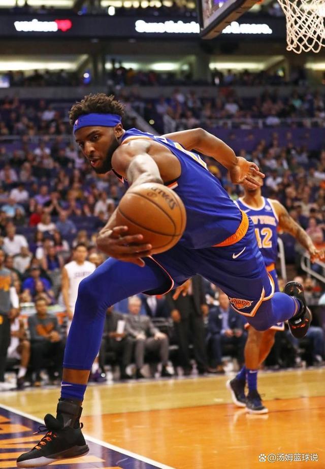 爵士战胜小牛,米切尔三分神准 爵士战胜小牛,米切尔三分神准