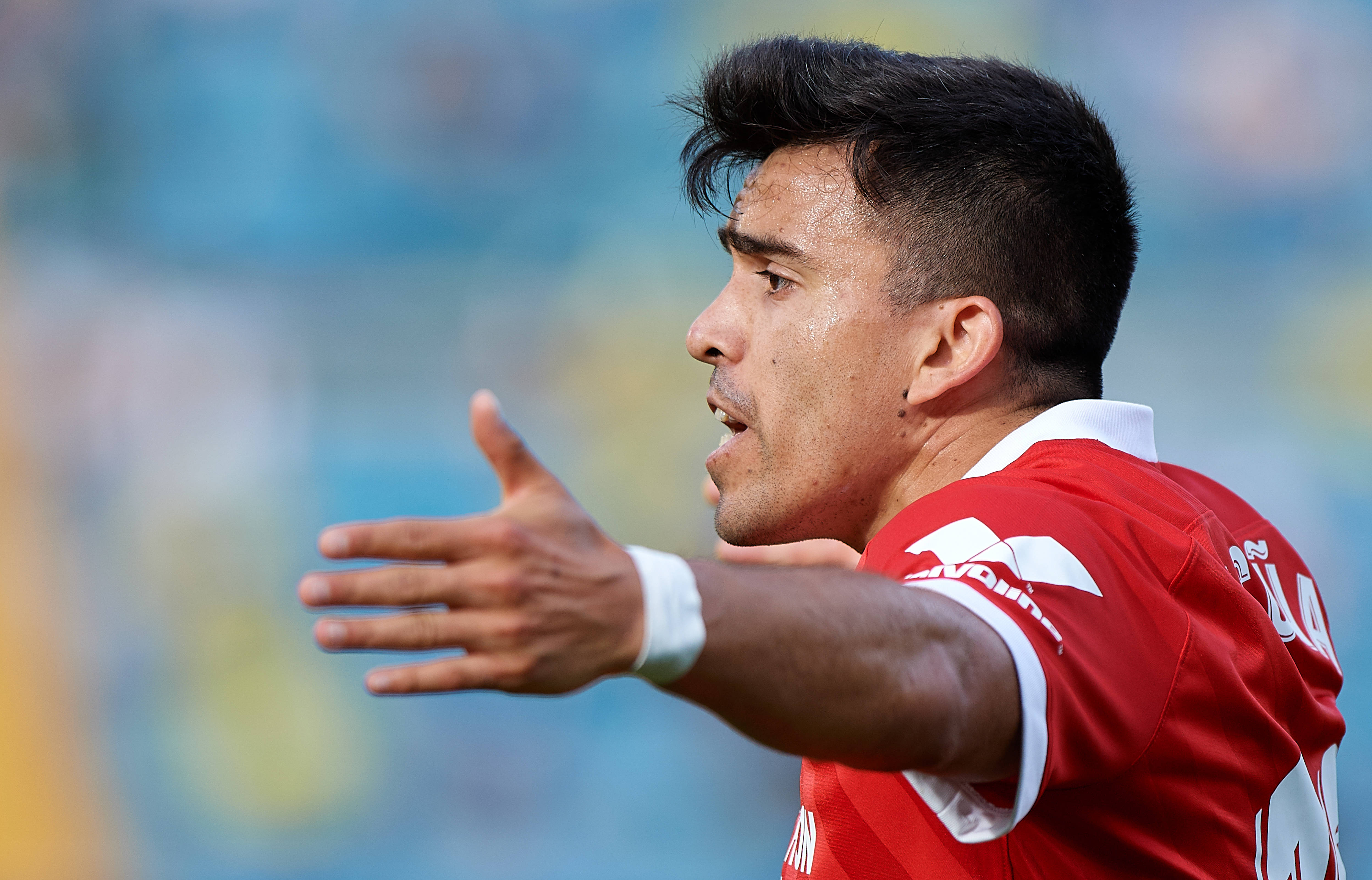 巴萨迎战比利亚雷亚尔,全队士气高昂争取胜利 巴萨迎战比利亚雷亚尔,全队士气高昂争取胜利