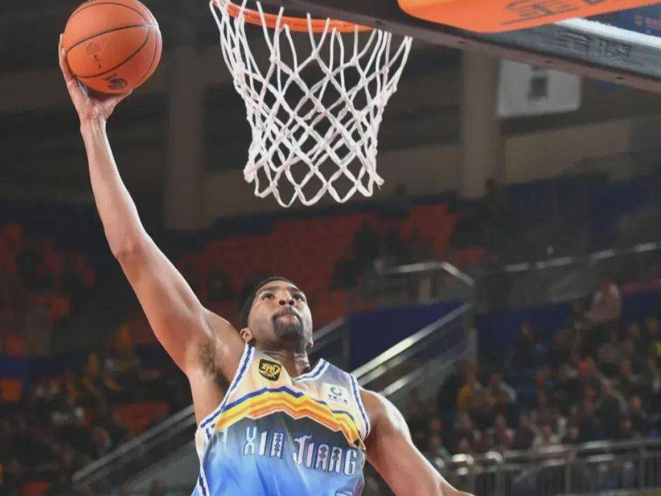 铁桶防守!比赛中球队铁桶般防守稳住局面 铁桶防守!比赛中球队铁桶般防守稳住局面