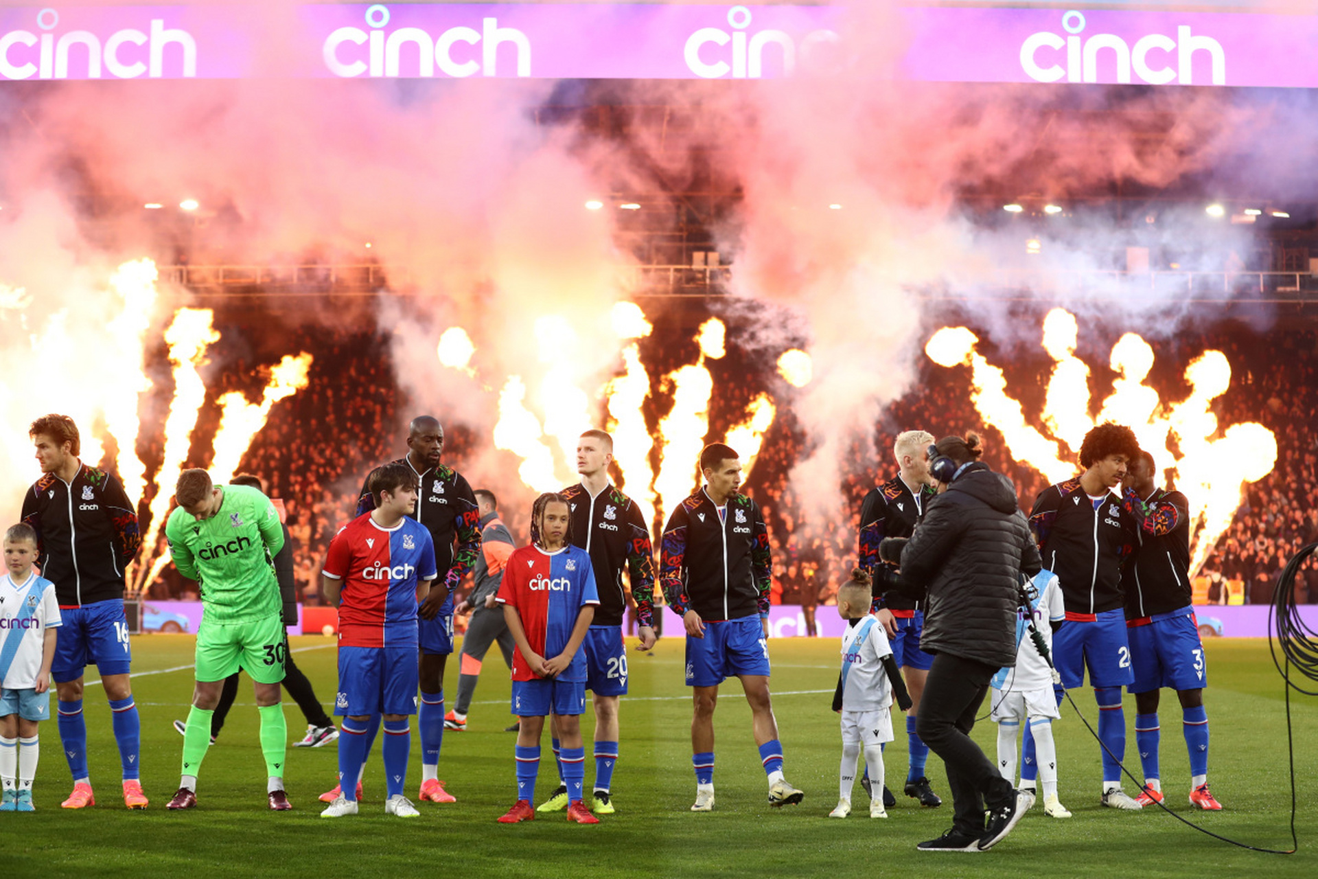 激战!欧洲杯预选赛中的惊险一幕 激战!欧洲杯预选赛中的惊险一幕